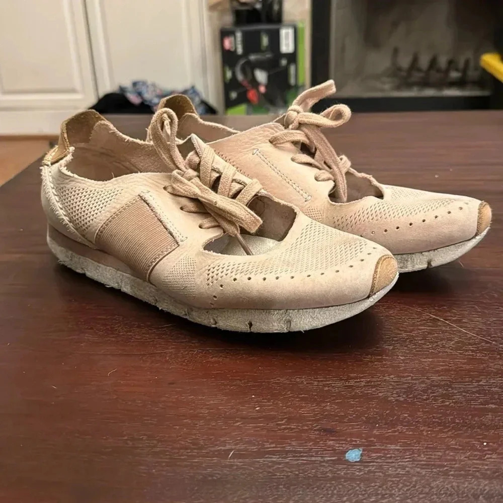 OTBT light pink leather tennis shoes size 8